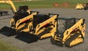 Cat 270 Kompaktlader mit Battlefield Rental Logo