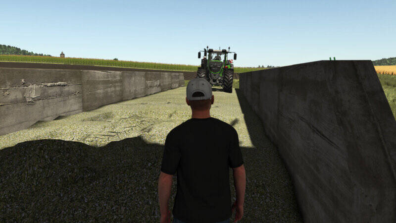Helper Silage Compaction - Thumbnail 1